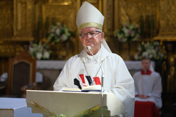 Eucharystia z ks. bp. Janem Ozgą...